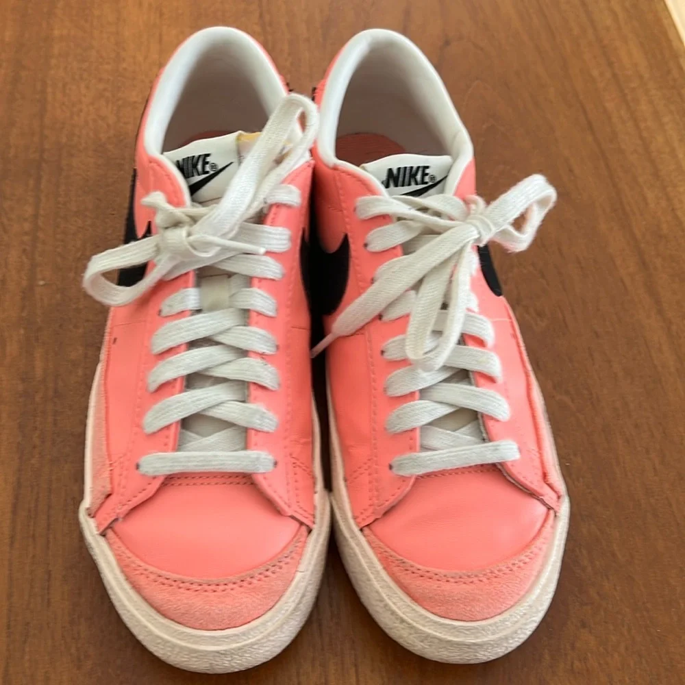 NIKE Low 77 Atomic Pink Blaze 6.5 Sneaker Gym Shoe